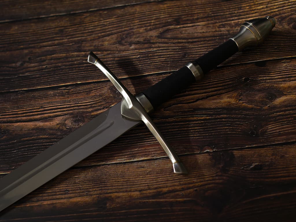 Épée du rôdeur Grands-Pas (Aragorn, Le Seigneur des Anneaux) #Terressens Épée du rôdeur Grands-Pas (Aragorn, Le Seigneur des Anneaux) #Terressens