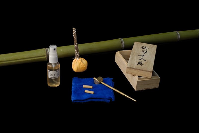 Kit de mantenimiento de katana (御刀手入具)