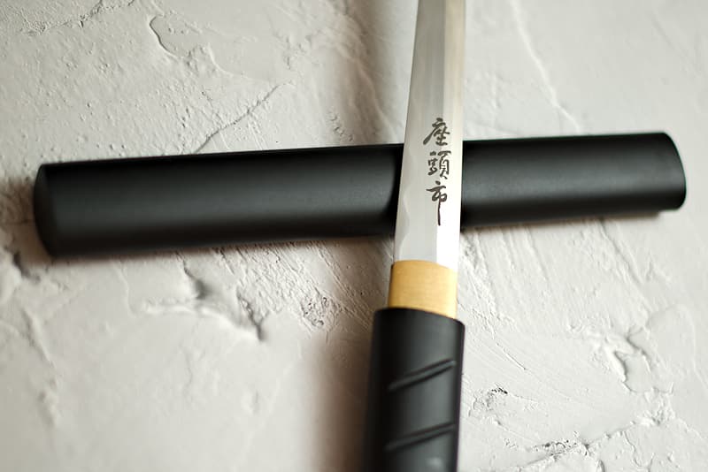 Tantō afilado y aiguchi, el equivalente a una daga.