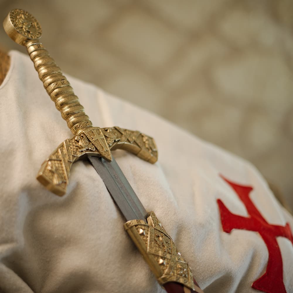 Espada templaria decorativa con sello templario (pomo), caballeros, grifos, escudo y cruces templarias Espada templaria decorativa con sello templario (pomo), caballeros, grifos, escudo y cruces templarias