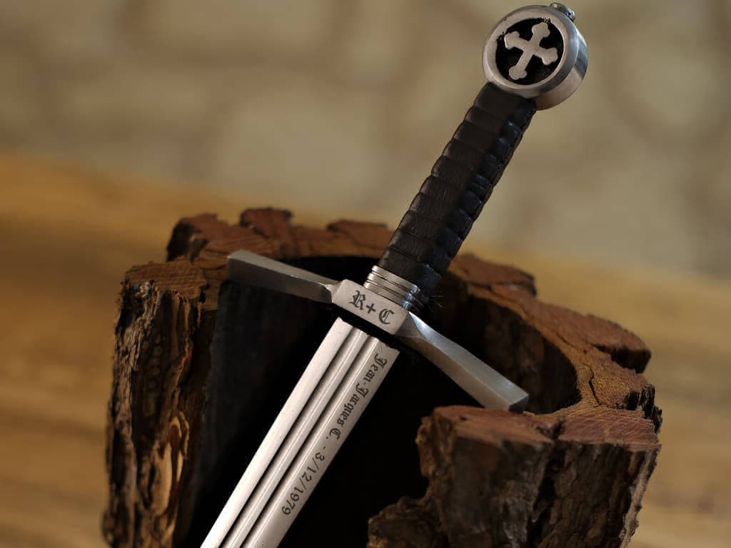 Grabado personalizado en una espada o daga #Terressens Grabado personalizado en una espada o daga #Terressens