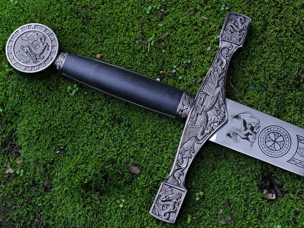 Grabado personalizado en una espada o daga #Terressens Grabado personalizado en una espada o daga #Terressens