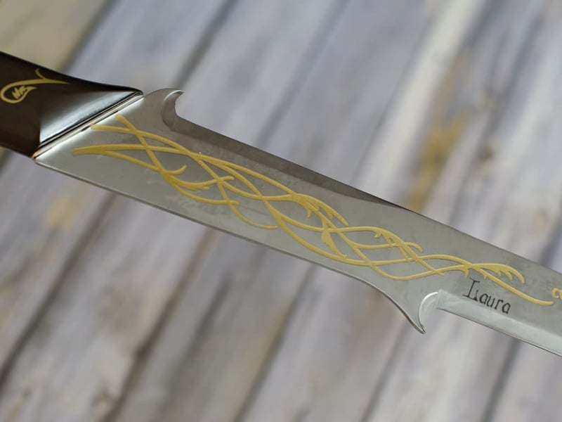 Grabado personalizado en una espada o daga #Terressens Grabado personalizado en una espada o daga #Terressens