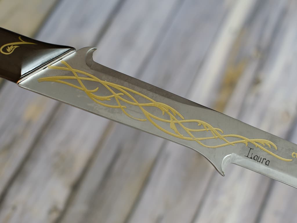 Grabado personalizado en una espada o daga #Terressens Grabado personalizado en una espada o daga #Terressens