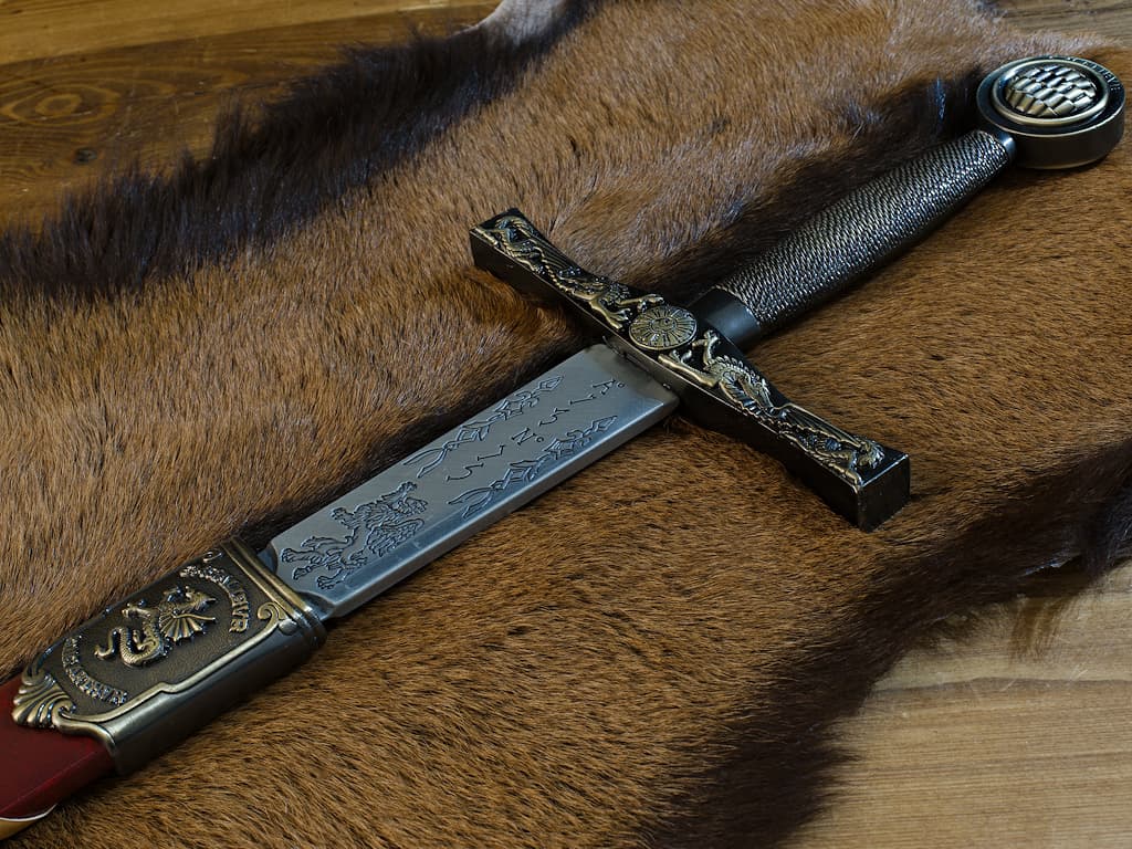 Excalibur, la espada del Rey Arturo, con vaina roja trenzada #Terressens