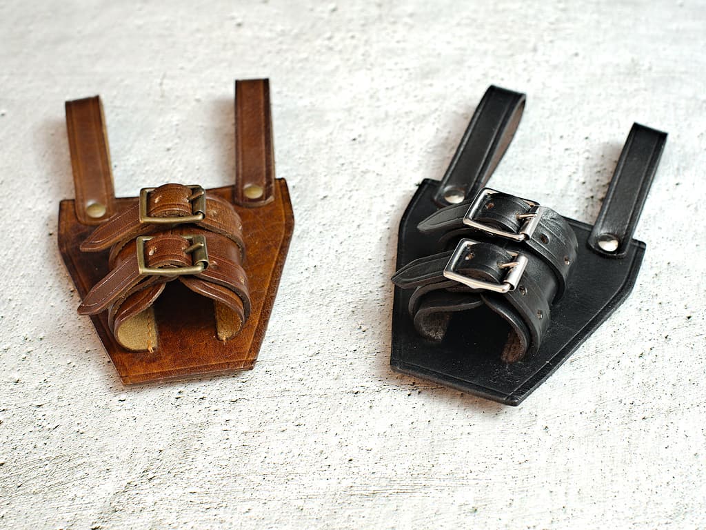 Espada medieval forjada "Vicit semper" (siempre victoriosa) ⚔ #Terressens Funda medieval para espada / daga en cuero marrón o negro #Terressens