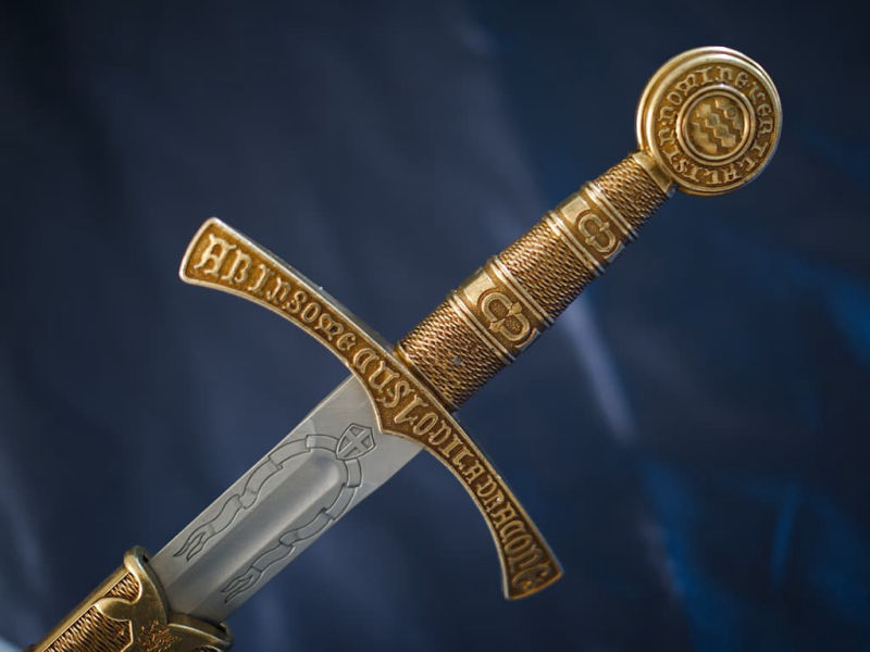 Épée « In Nomine Veritatis », fourreau bleu France et Fleurs de lys #Terressens