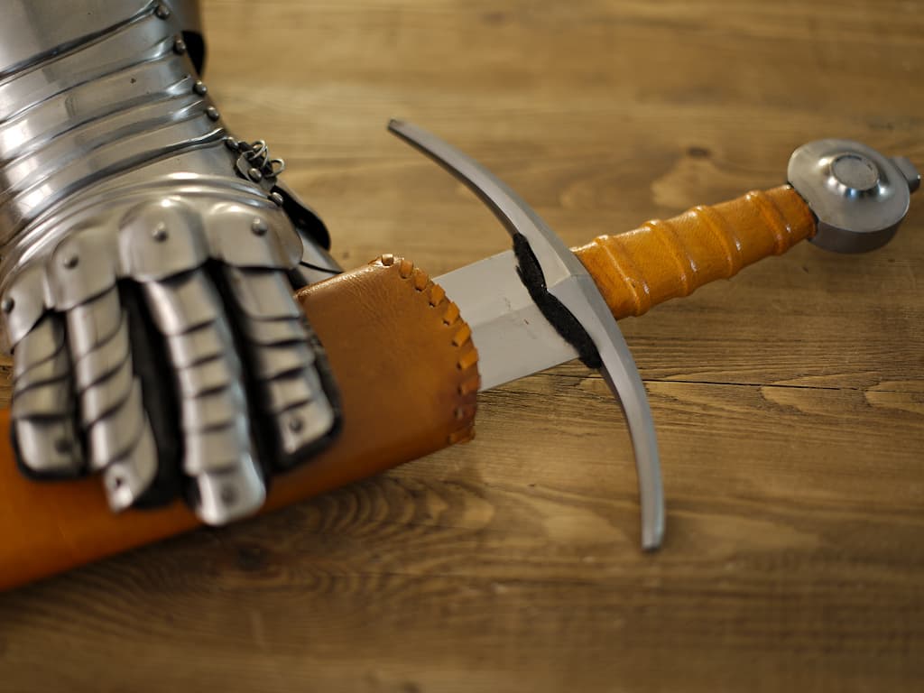 Épée d'estoc forgée « Terre de Sienne » ⚔ #Terressens Épée d'estoc forgée « Terre de Sienne » ⚔ #Terressens