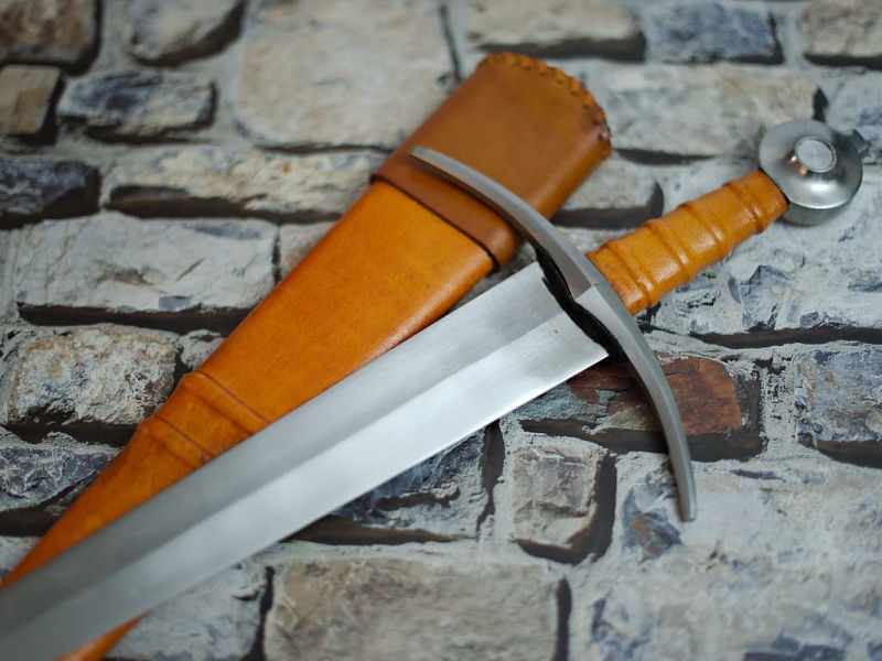 Épée d'estoc forgée « Terre de Sienne » ⚔ #Terressens Épée d'estoc forgée « Terre de Sienne » ⚔ #Terressens