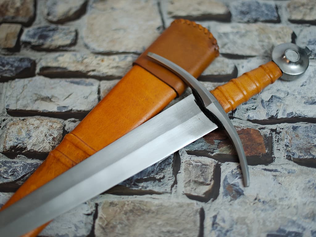 Épée d'estoc forgée « Terre de Sienne » ⚔ #Terressens Épée d'estoc forgée « Terre de Sienne » ⚔ #Terressens