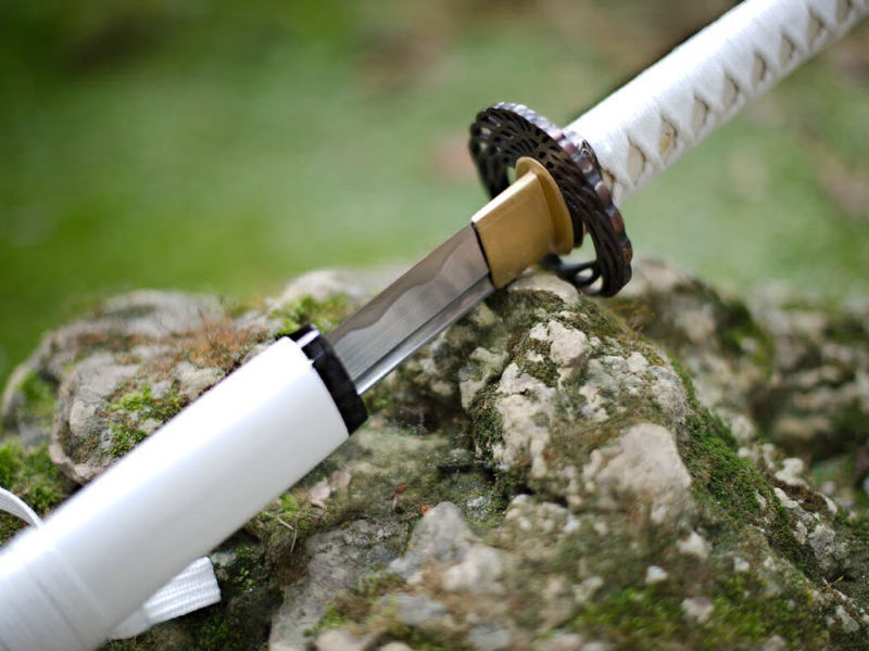 Katana blanc aiguisé « Neige éternelle » 復活 #Terressens Katana blanc aiguisé « Neige éternelle » 復活 #Terressens