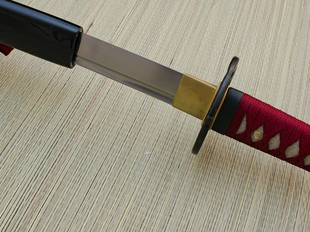 Katana aiguisé Ake (朱, rouge sang), ito et sageo rouge sombre #Terressens Katana aiguisé Ake (朱, rouge sang), ito et sageo rouge sombre #Terressens