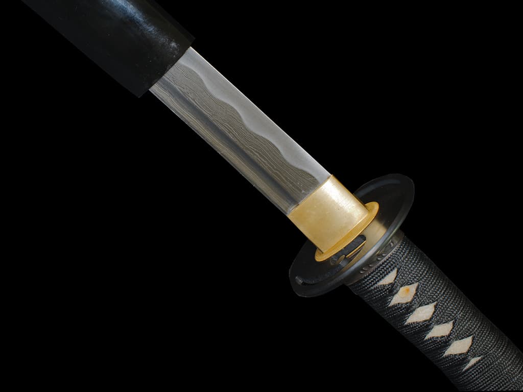 Katana aiguisé Kokuyō (黒夜, nuit noire), lame damas, monture noire #Terressens Katana aiguisé Kokuyō (黒夜, nuit noire), lame damas, monture noire #Terressens