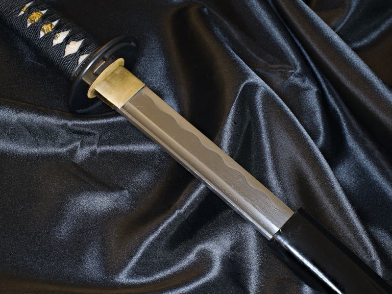 Katana aiguisé Kokuyō (黒夜, nuit noire), lame damas, monture noire #Terressens Katana aiguisé Kokuyō (黒夜, nuit noire), lame damas, monture noire #Terressens
