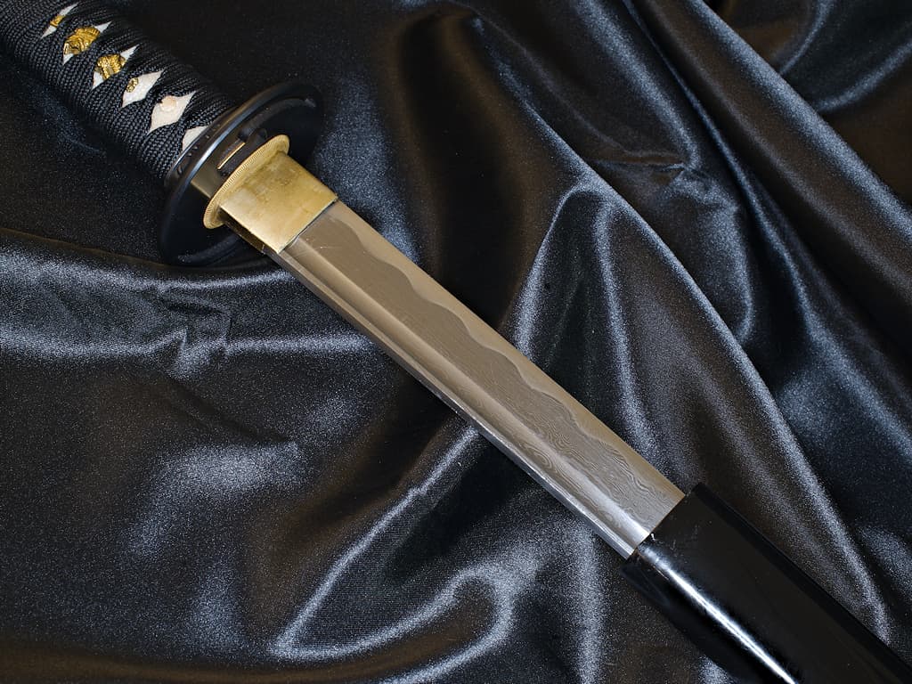 Katana aiguisé Kokuyō (黒夜, nuit noire), lame damas, monture noire #Terressens Katana aiguisé Kokuyō (黒夜, nuit noire), lame damas, monture noire #Terressens