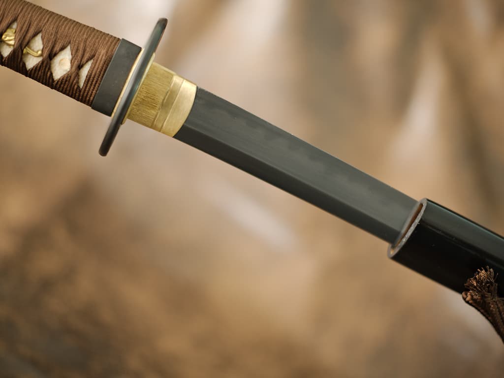 Katana Terre sacrée (聖地, Seichi), lame aiguisée 1095, véritable hamon, tressages bruns #Terressens Katana Terre sacrée (聖地, Seichi), lame aiguisée 1095, véritable hamon, tressages bruns #Terressens
