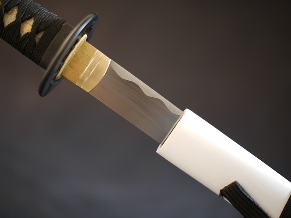 Katana aiguisé Kuro to Shiro (黒と白 noir et blanc) #Terressens Katana aiguisé Kuro to Shiro (黒と白 noir et blanc) #Terressens