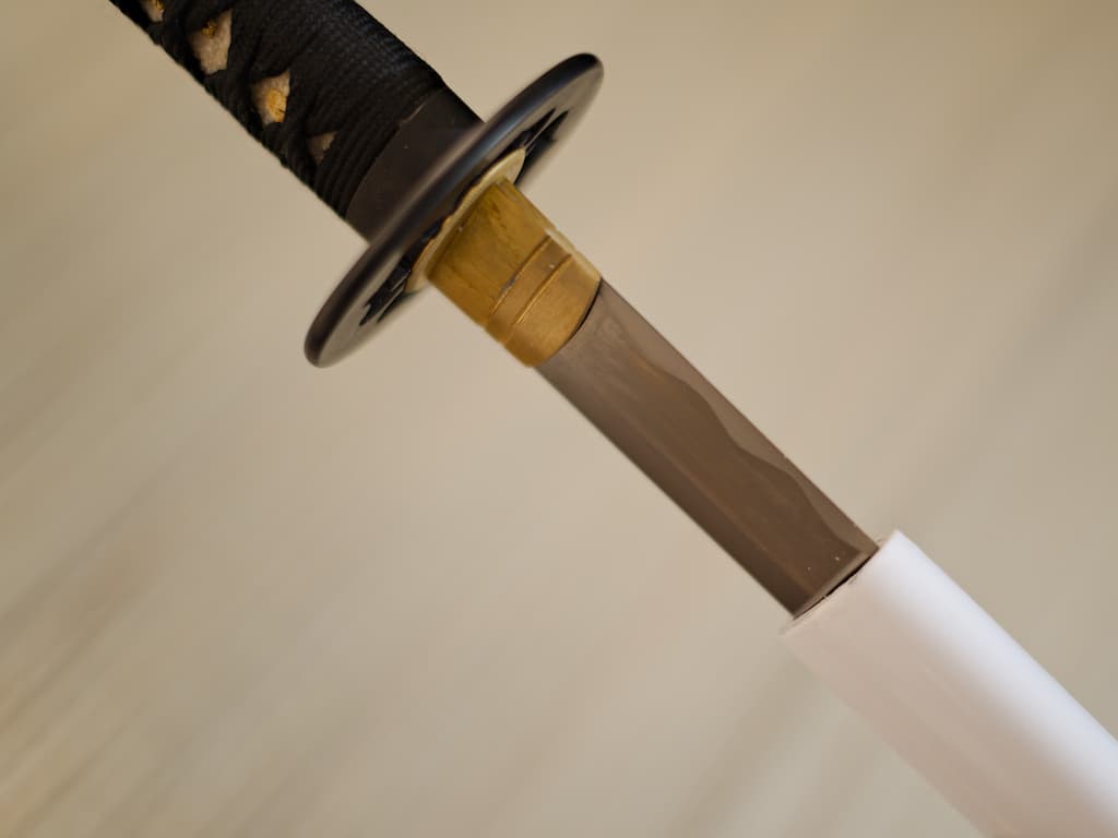 Katana aiguisé Kuro to Shiro (黒と白 noir et blanc) #Terressens Katana aiguisé Kuro to Shiro (黒と白 noir et blanc) #Terressens