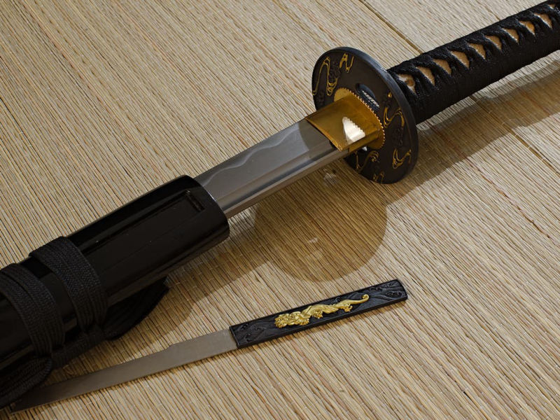 Mù-jīn, wakizashi aiguisé bois (mù, 木) métal (jīn, 金) : détail de le saya et de la tsuka Sakura, wakizashi aiguisé (桜 fleur de cerisier) #Terressens