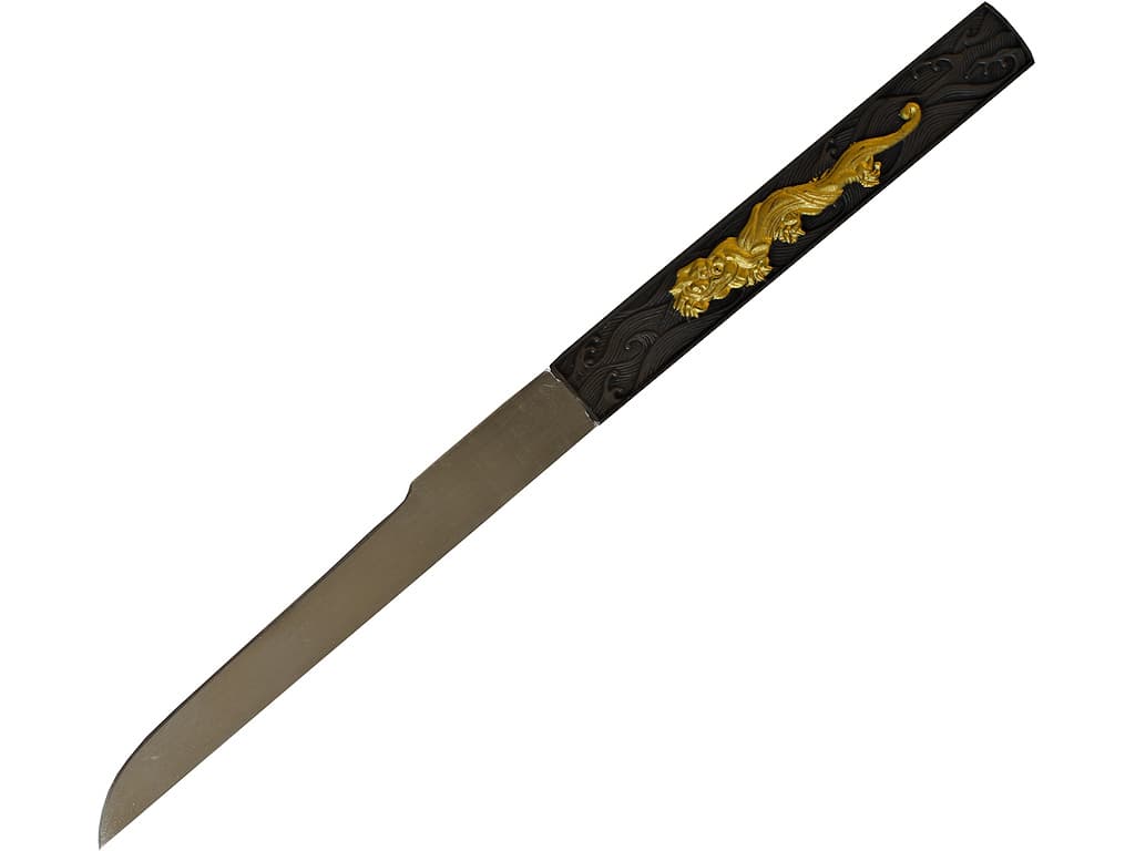 Mù-jīn, wakizashi aiguisé bois (mù, 木) métal (jīn, 金) : détail de la lame sortant de son fourreau (saya), posé sur un bambou naturel Sakura, katana aiguisé (桜 fleur de cerisier) #Terressens