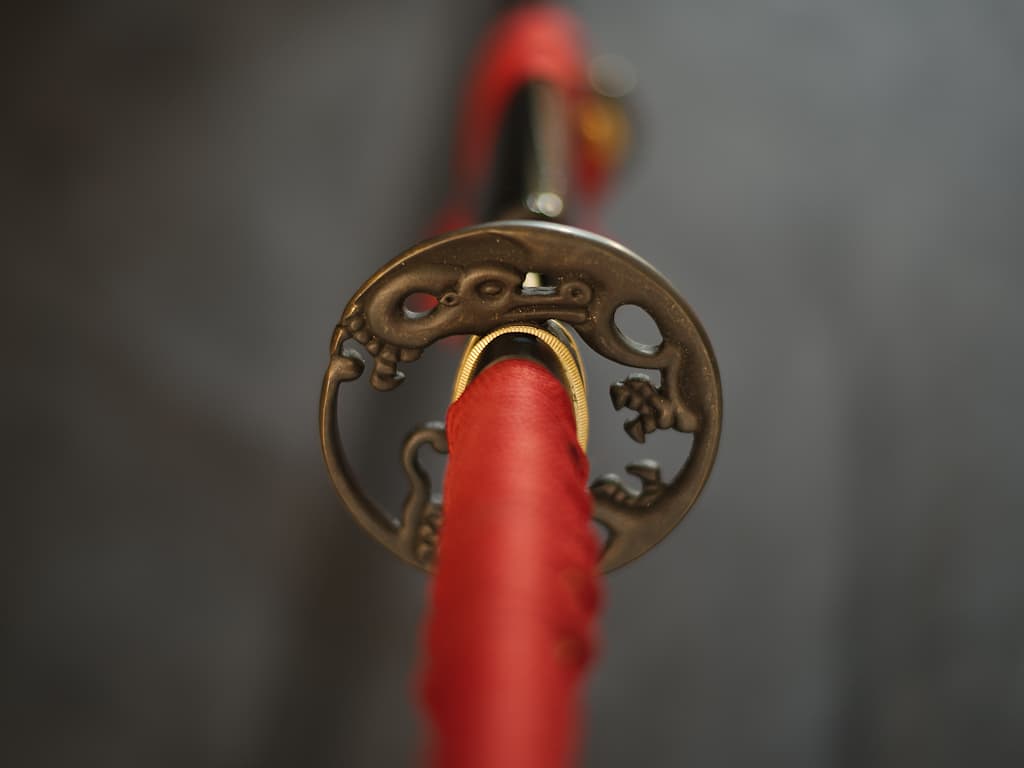 Wakizashi aiguisé Ake (朱, rouge sang), ito et sageo rouge sombre #Terressens Wakizashi aiguisé Ake (朱, rouge sang), ito et sageo rouge sombre #Terressens