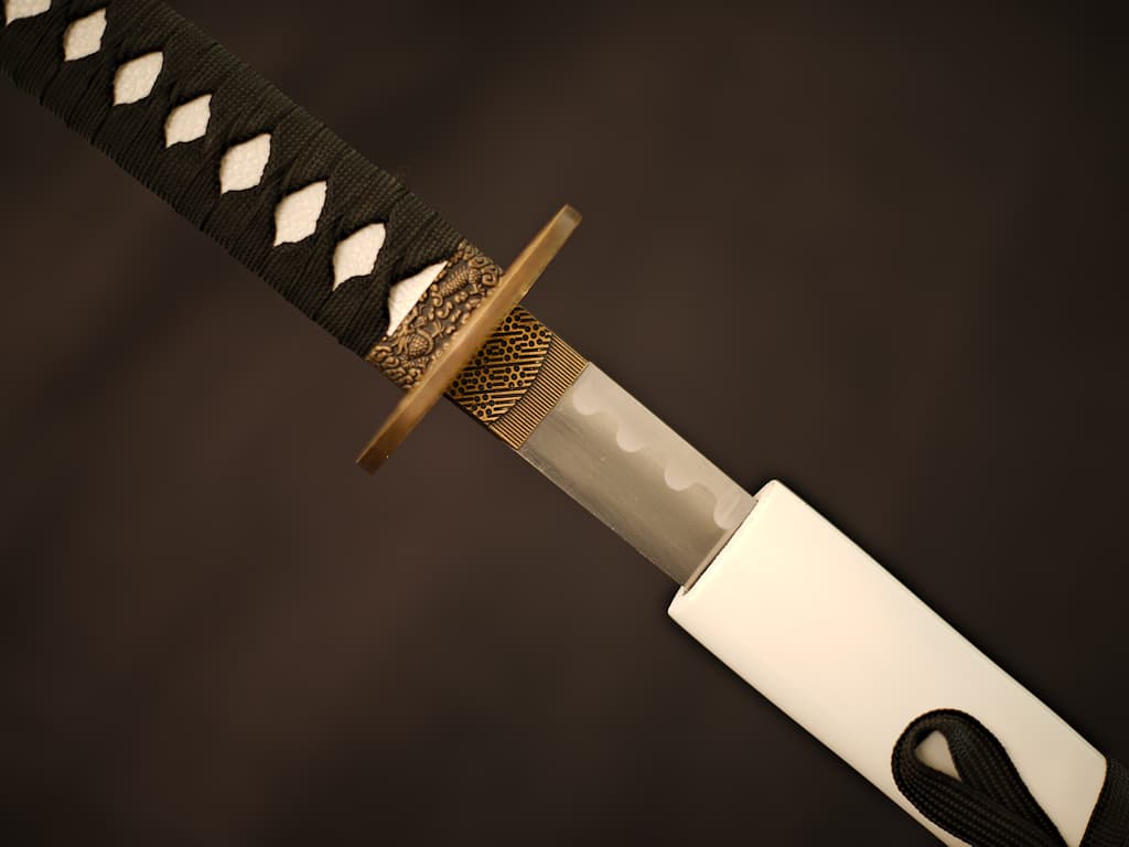 Katana de décoration « dragon mystérieux » #Terressens Katana de décoration « dragon mystérieux » #Terressens