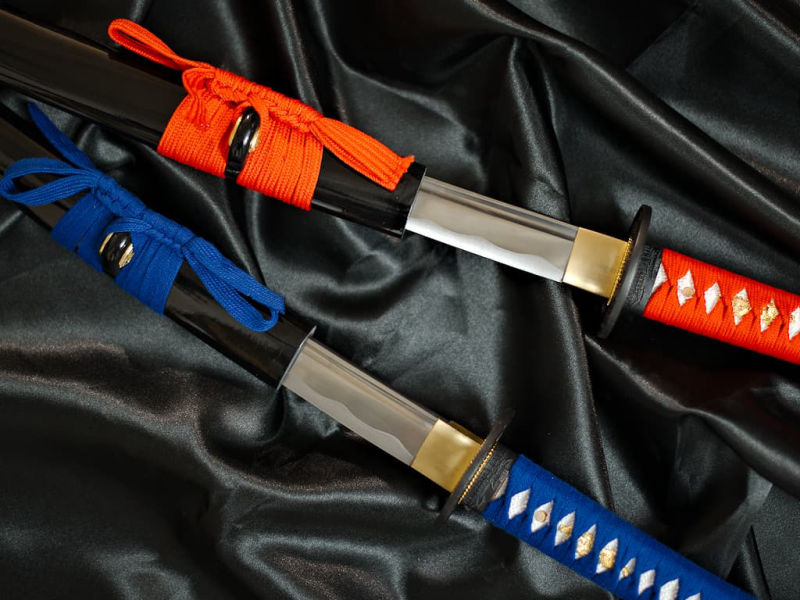 Mù-jīn, wakizashi aiguisé bois (mù, 木) métal (jīn, 金) : détail de la lame sortant de son fourreau (saya) Bushidō, katanas aiguisés (武士道 la voie du guerrier) #Terressens