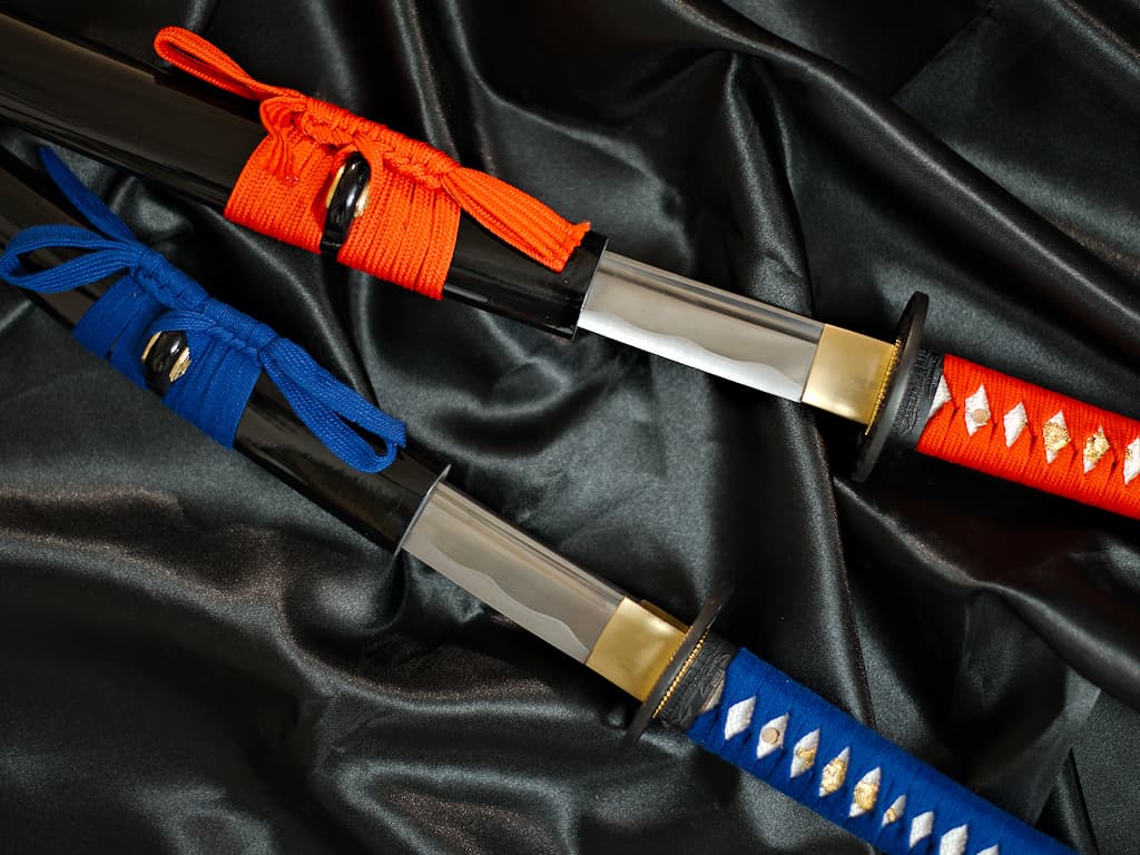 Mù-jīn, wakizashi aiguisé bois (mù, 木) métal (jīn, 金) : détail de la lame sortant de son fourreau (saya) Bushidō, katanas aiguisés (武士道 la voie du guerrier) #Terressens