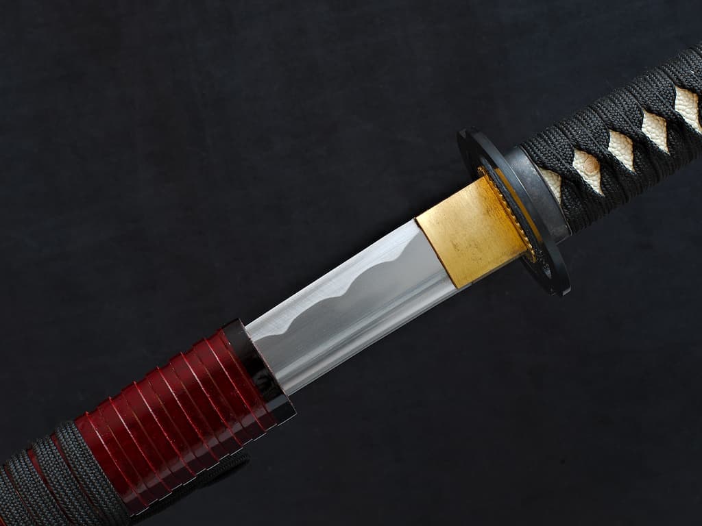 Senshi, katana aiguisé, saya rouge sombre à gorges (戦士 soldat, guerrier) #Terressens Senshi, katana aiguisé, saya rouge sombre à gorges (戦士 soldat, guerrier) #Terressens