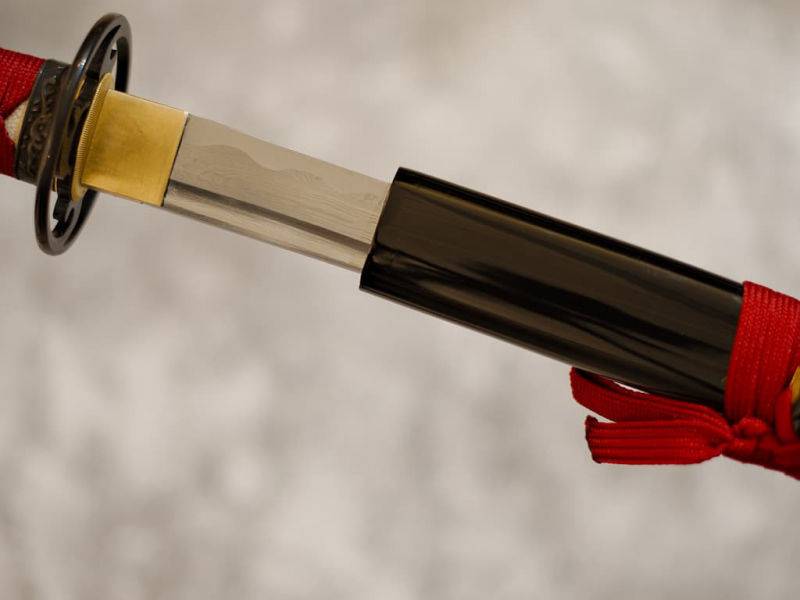 Katana aiguisé forge Damas « Ketsueki » (血液, sang), tressages rouges #Terressens Katana aiguisé forge Damas « Ketsueki » (血液, sang), tressages rouges #Terressens