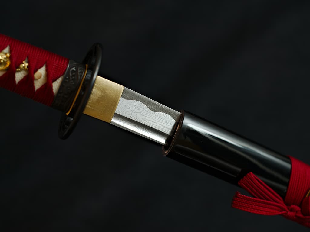 Katana aiguisé forge Damas « Ketsueki » (血液, sang), tressages rouges #Terressens Katana aiguisé forge Damas « Ketsueki » (血液, sang), tressages rouges #Terressens