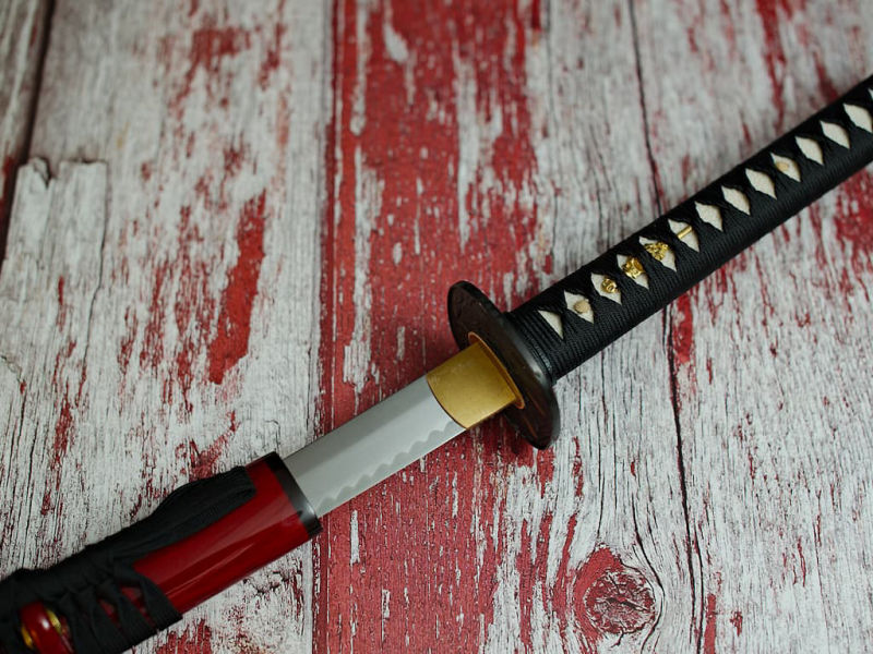 Katana aiguisé « ikazuchi » (雷 foudre, tonnerre), forge Shihomizue, trempe sélective, rouge et noir #Terressens Katana aiguisé « ikazuchi » (雷 foudre, tonnerre), forge Shihomizue, trempe sélective, rouge et noir #Terressens