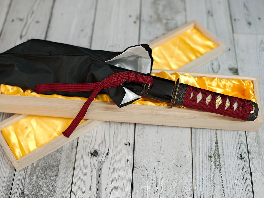 Tantō aiguisé forge Damas « Ketsueki » (血液, sang), tressages rouges #Terressens Tantō aiguisé forge Damas « Ketsueki » (血液, sang), tressages rouges #Terressens