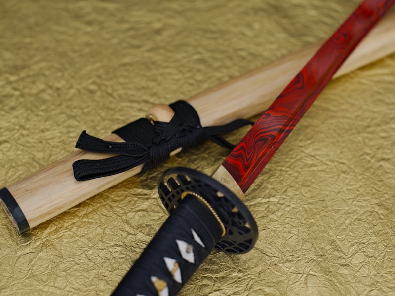 Katana aiguisé « Yougan » (溶岩 lave), lame en acier 1045 rouge et noir #Terressens Katana aiguisé « Yougan » (溶岩 lave), lame en acier 1045 rouge et noir #Terressens
