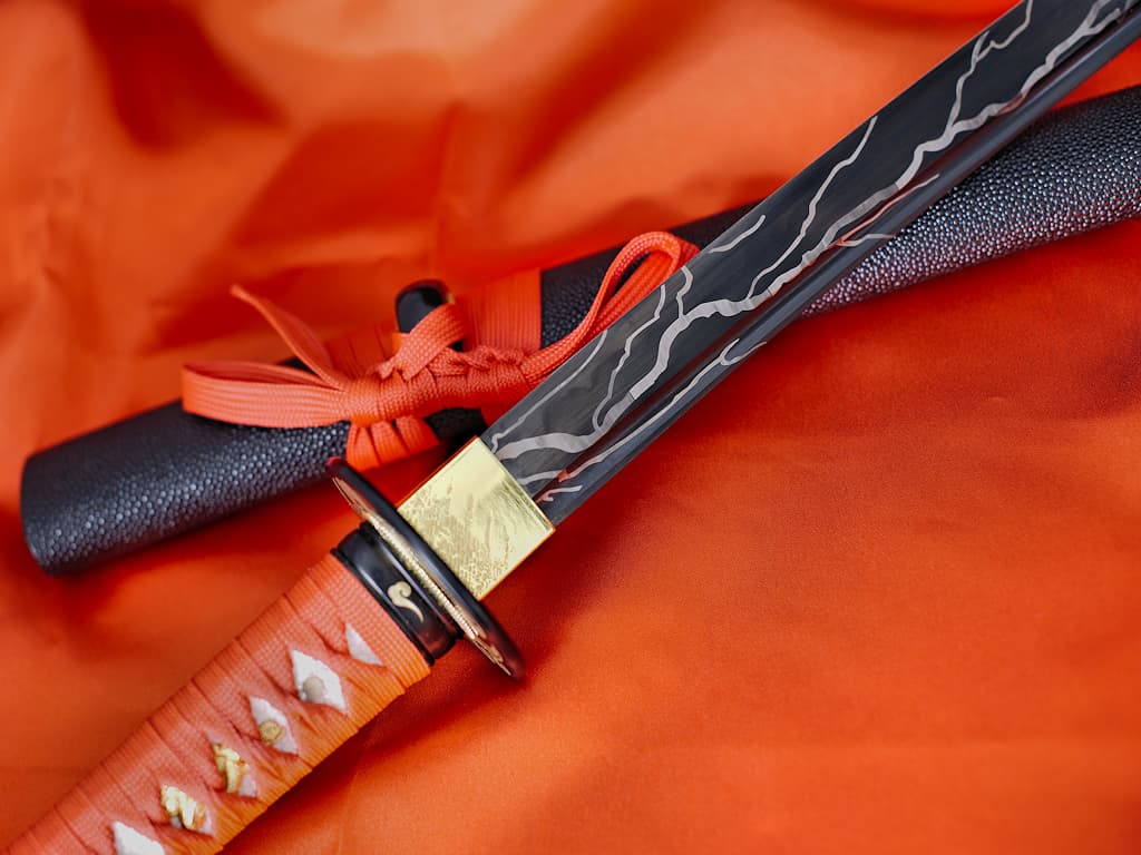 Katana aiguisé « éclair d'acier », lame en acier 1045 noire avec motifs éclair #Terressens Katana aiguisé « éclair d'acier », lame en acier 1045 noire avec motifs éclair #Terressens