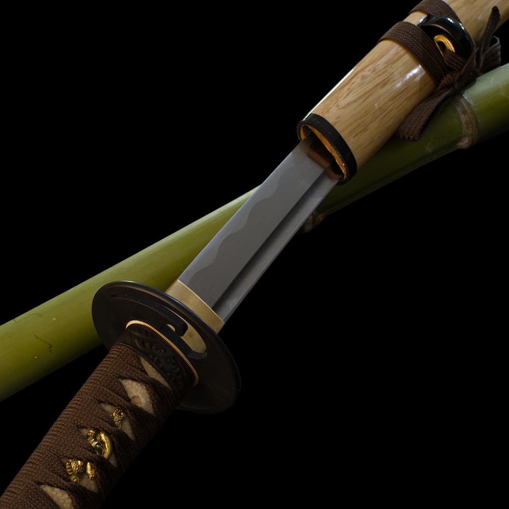 Mù-jīn, madera afilada wakizashi (mù, 木) metal (jīn, 金).