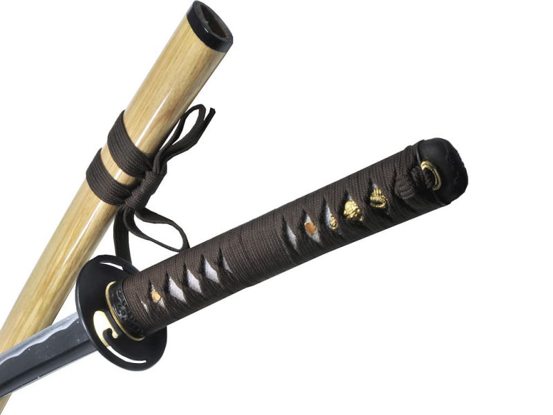Mù-jīn, madera afilada de wakizashi (mù, 木) metal (jīn, 金) : detalle de la saya y la tsuka.