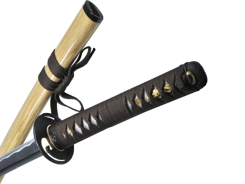 Mù-jīn, madera afilada de wakizashi (mù, 木) metal (jīn, 金) : detalle de la saya y la tsuka.