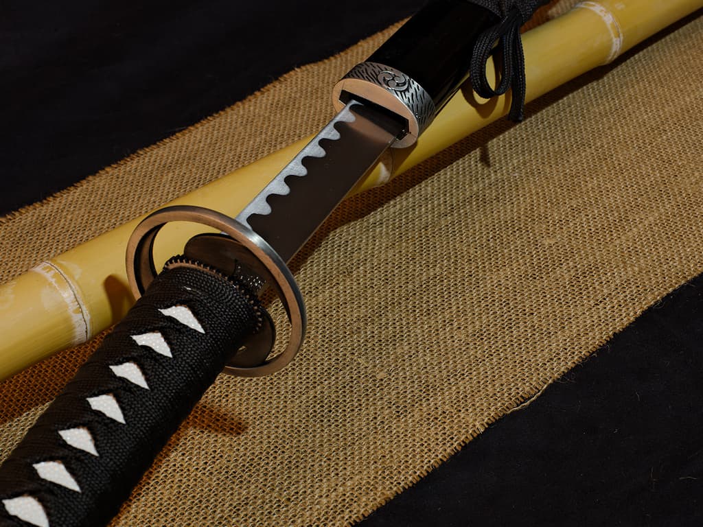 Katana negra Mitsu Tomoe