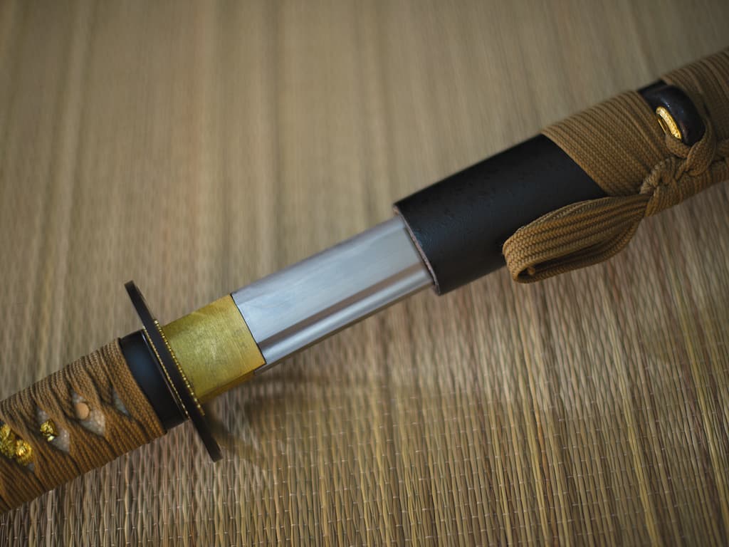 Tsuchi kara, katana afilada (土から, de la tierra) #Terressens