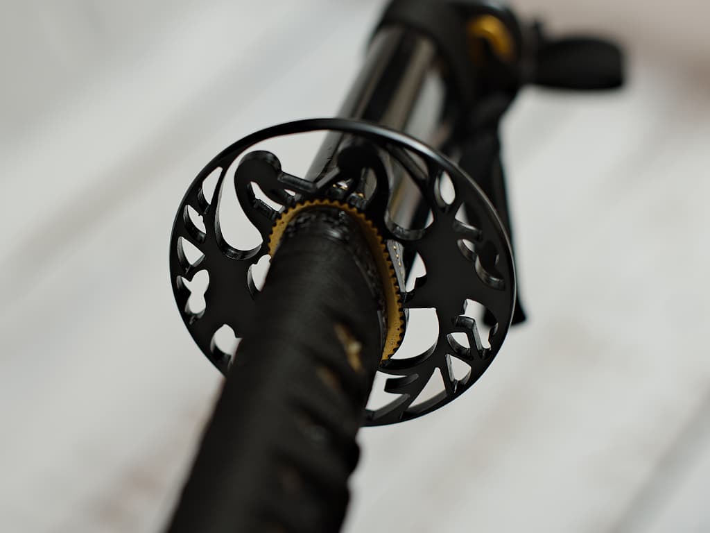 Katana "Tsuru" (鶴 grulla japonesa), forja Kobuse, templado selectivo #Terressens Katana "Tsuru" (鶴 grulla japonesa), forja Kobuse, templado selectivo #Terressens
