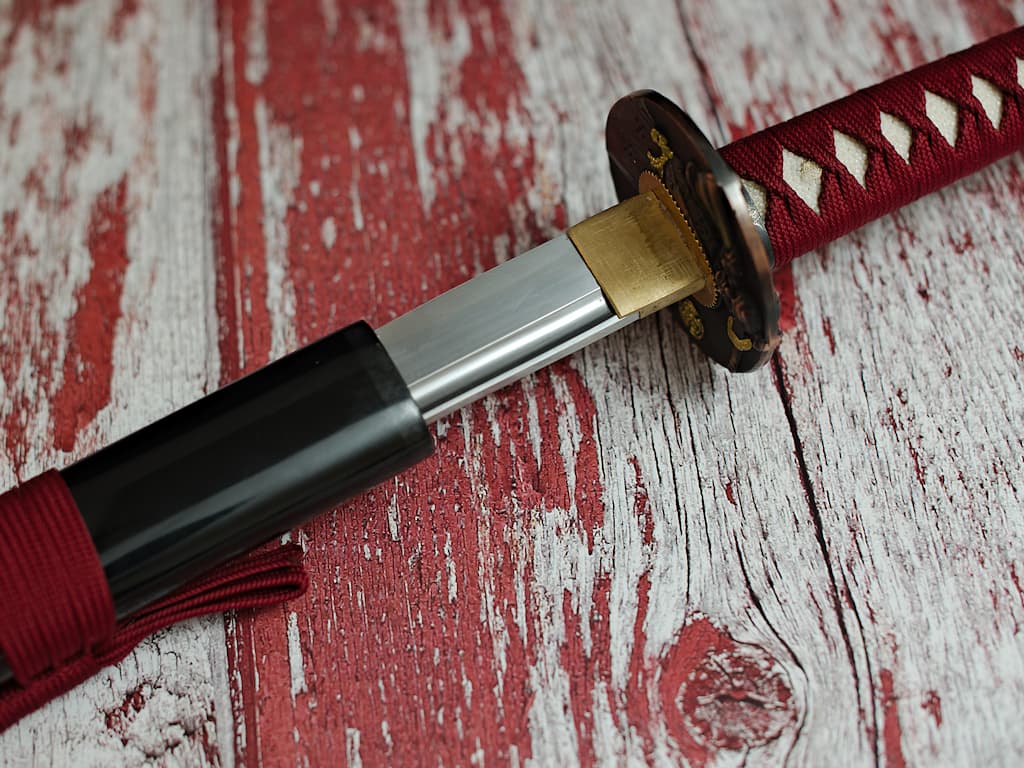 Katana "Musha shugyō" (武者修行), forja Shihozume, templado selectivo, ito y sageo rojo oscuro #Terressens Katana "Musha shugyō" (武者修行), forja Shihozume, templado selectivo, ito y sageo rojo oscuro #Terressens