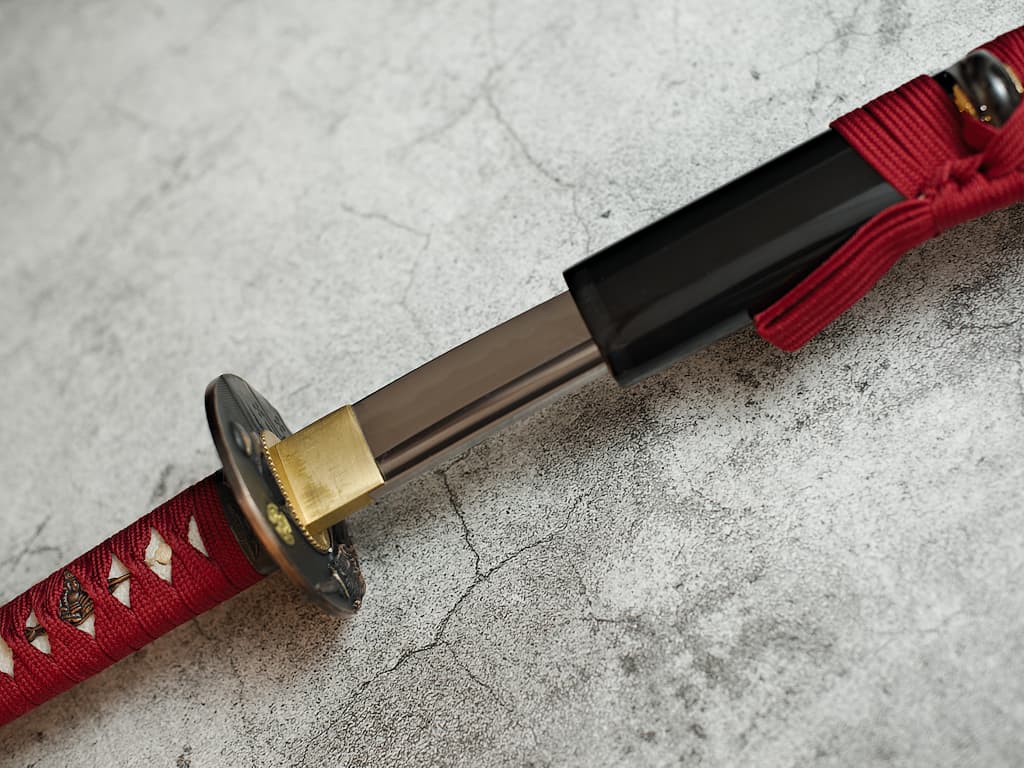 Katana "Musha shugyō" (武者修行), forja Shihozume, templado selectivo, ito y sageo rojo oscuro #Terressens Katana "Musha shugyō" (武者修行), forja Shihozume, templado selectivo, ito y sageo rojo oscuro #Terressens