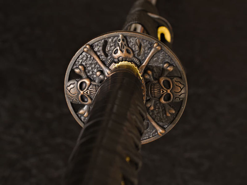 Katana afilada "Sombra del Caos", engastada con cráneos de serpiente, humano y demonio #Terressens Katana afilada "Sombra del Caos", engastada con cráneos de serpiente, humano y demonio #Terressens