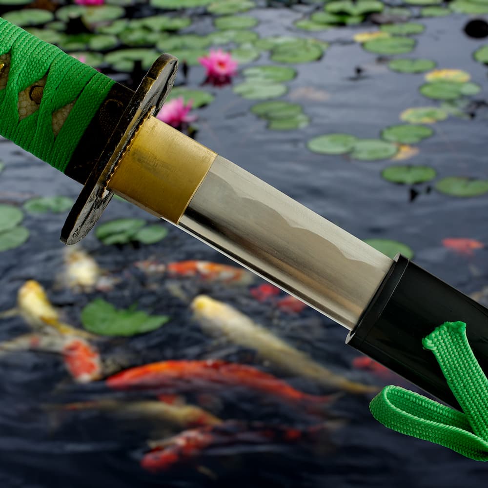 Hasunohana" katana afilada (蓮の花 loto sagrado), serigrafía sobre saya, cuerdas verde claro #Terressens